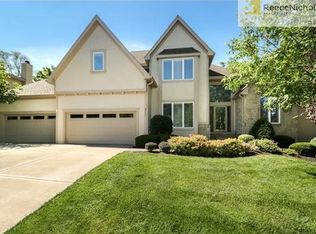 8440 Pflumm Cir, Lenexa, KS 66215