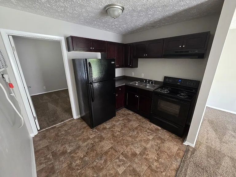 344 E Webster St — Photo 4