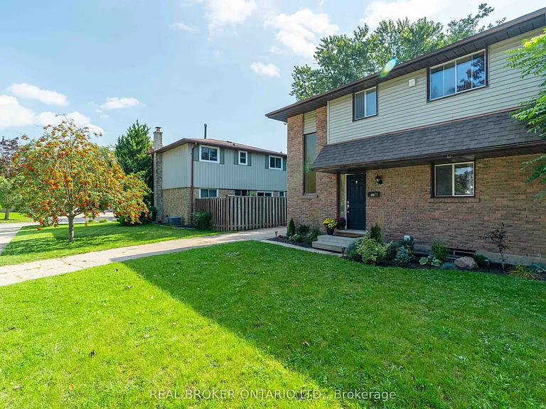 232 Cedarwoods Cres — Photo 7