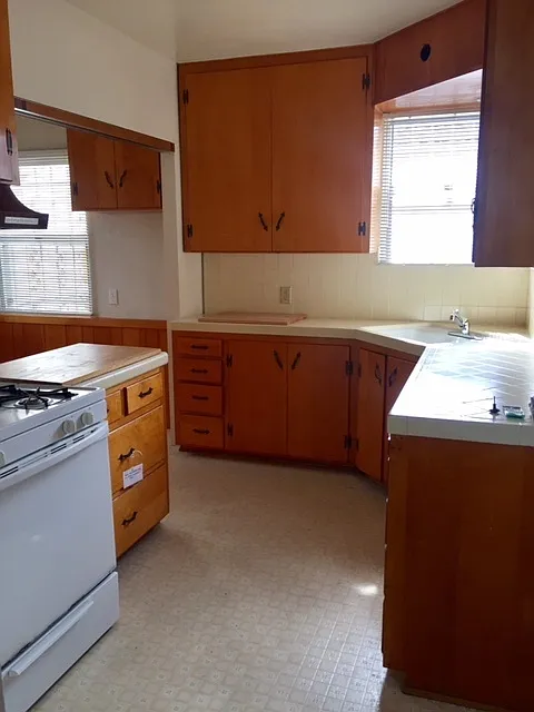 2 bedroom 1 bath house for rent in Talmadge! — Photo 4