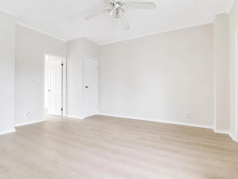 69th Pl — Photo 5