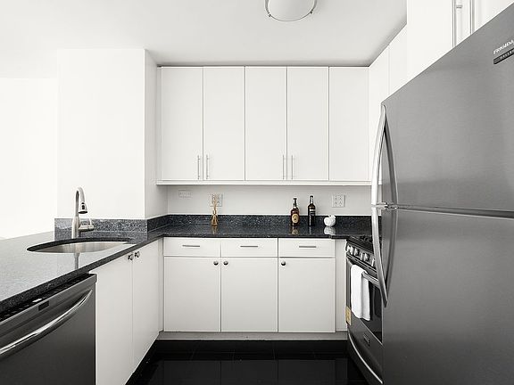 3rd image of 45 W 67th St APT 29C