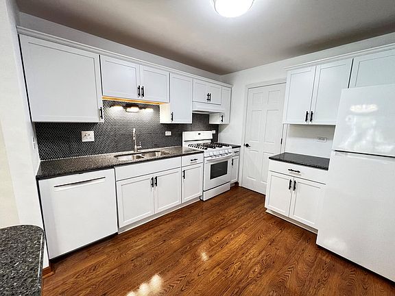 2nd image of 2710 Northampton Dr APT B1