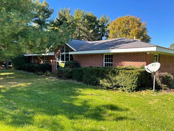 3rd image of 1066 Maplewood Dr