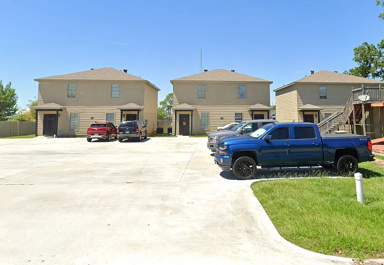 Wide angle parking lot view of townhomews - 507 E Lagarange St, Lake Charles La - Listed by Homes for Rent in Lake Charles LA