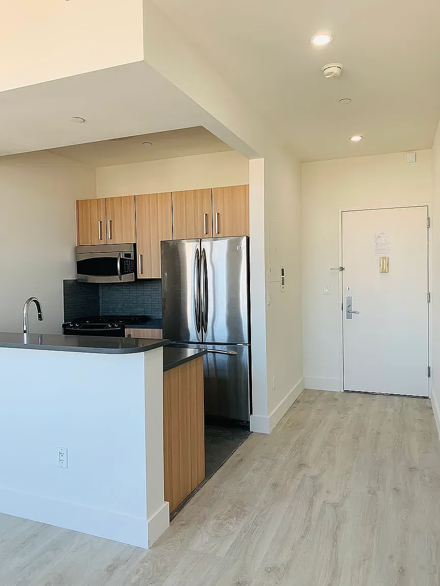 229 West 60th Street — Photo 3