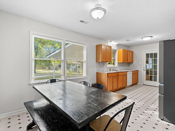 5th image of 204 Palmetto St