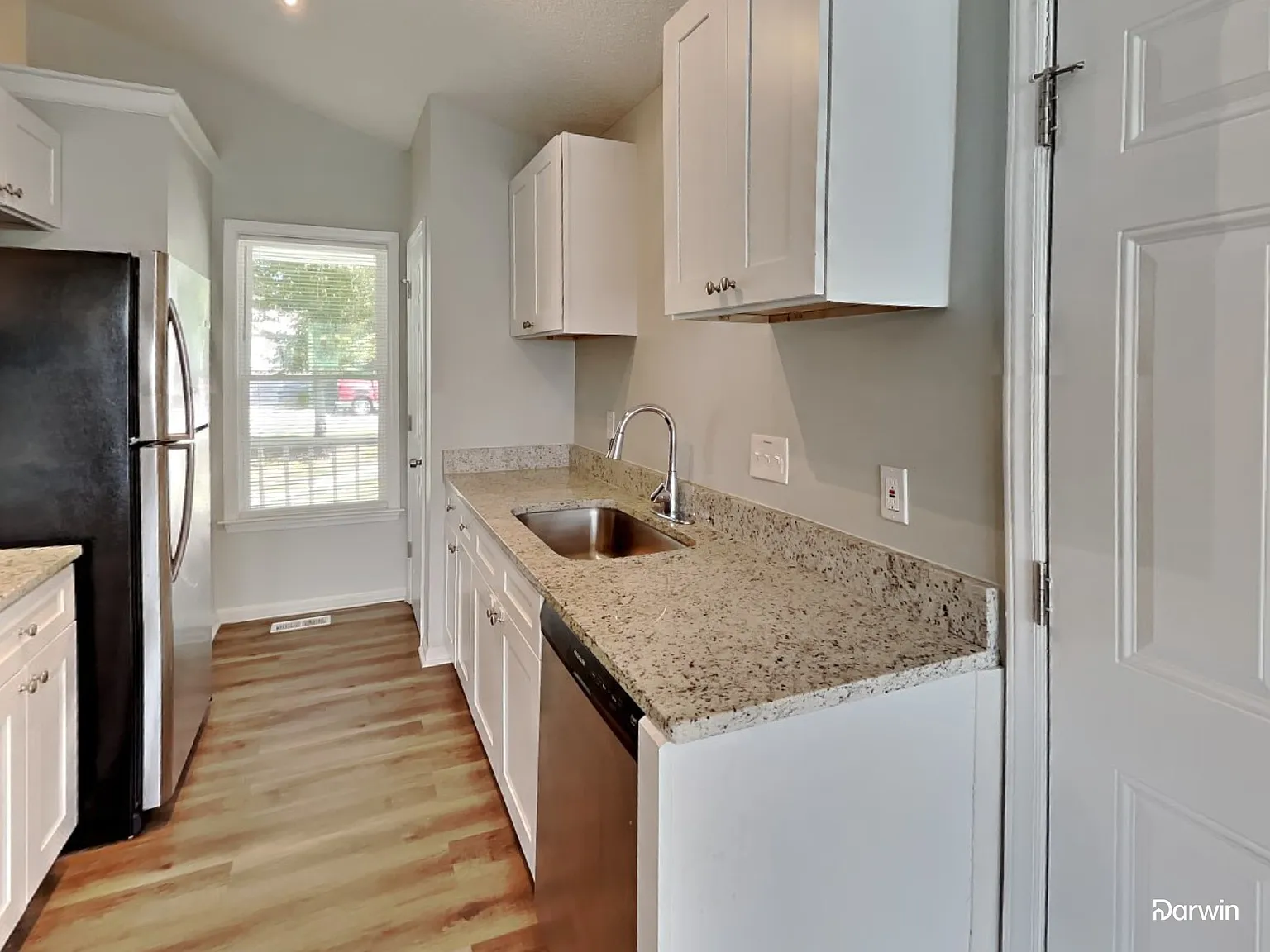 3 bed, 2.0 bath, 1213 sqft, $2,070 — Photo 4