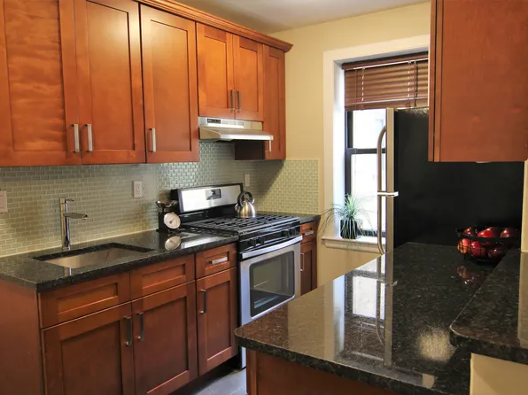 20-64 31st Street image 4 of 10