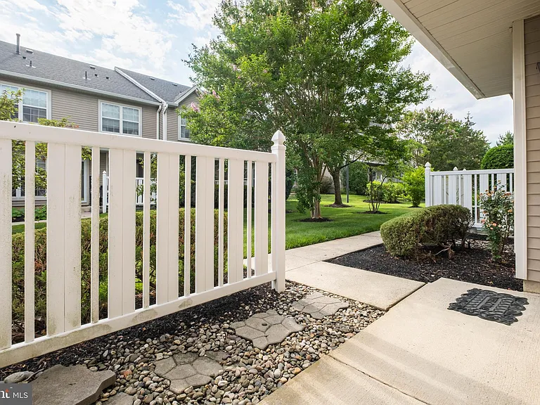 3906 Grenwich Ln — Photo 31