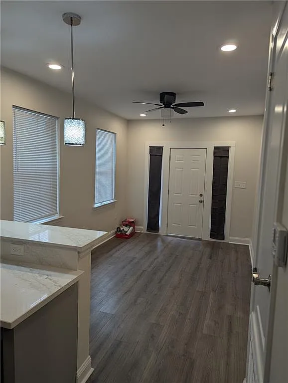 3 bed, 1250 sqft, $2,200 — Photo 3