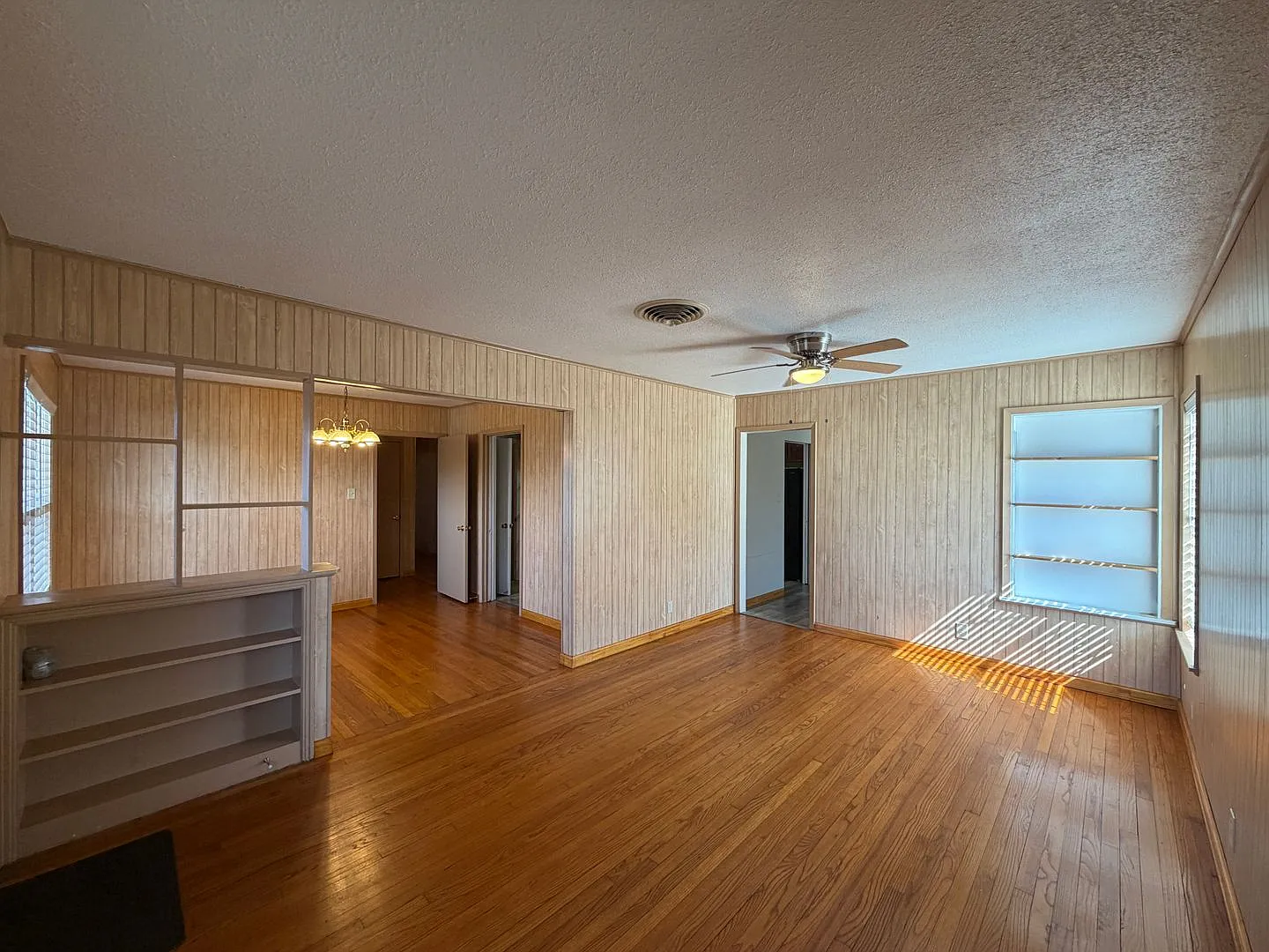 3 Bedroom 2 Bath In Collier Park — Photo 3