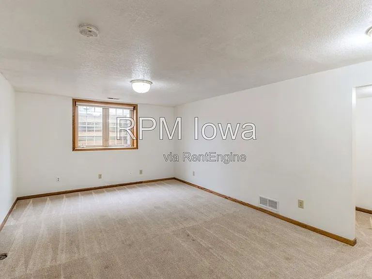 13585 Summit Dr — Photo 23