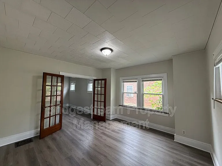 101 E Bruce Ave — Photo 6