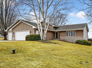 1898 Delmar Dr, Freeport, IL 61032