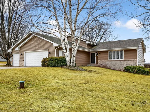 1898 Delmar Dr, Freeport, IL 61032