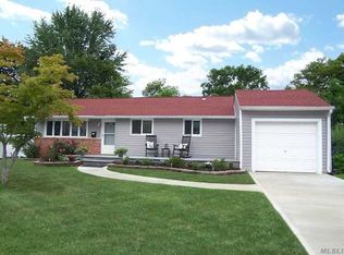 21 Stager Ln, Commack, NY 11725