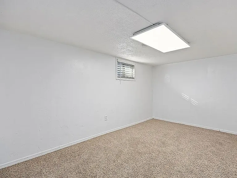 710 Taylor St W — Photo 27