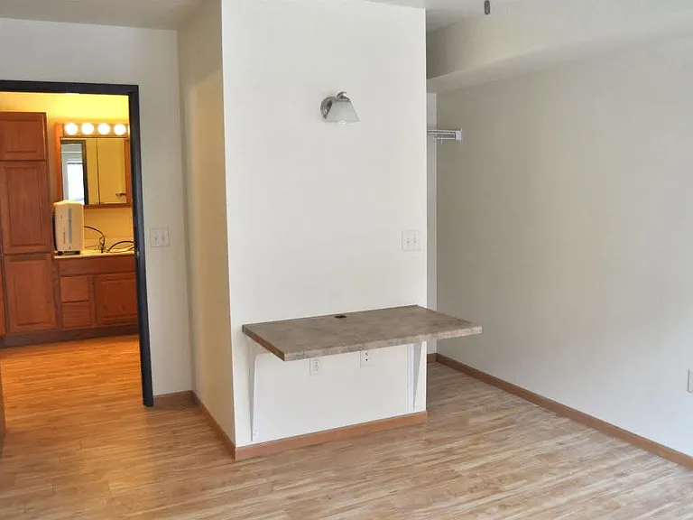 215 W Cascade Ave #104 — Photo 3