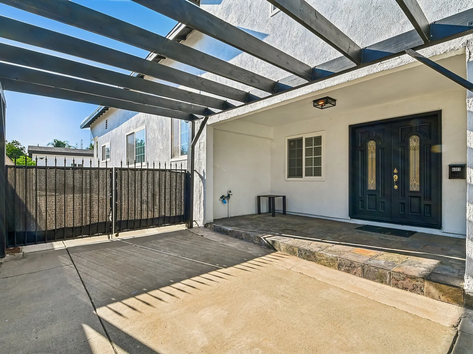 4 bed, 2028 sqft, $4,000 — Photo 3