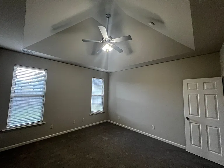 2208 Adkins Cir — Photo 20