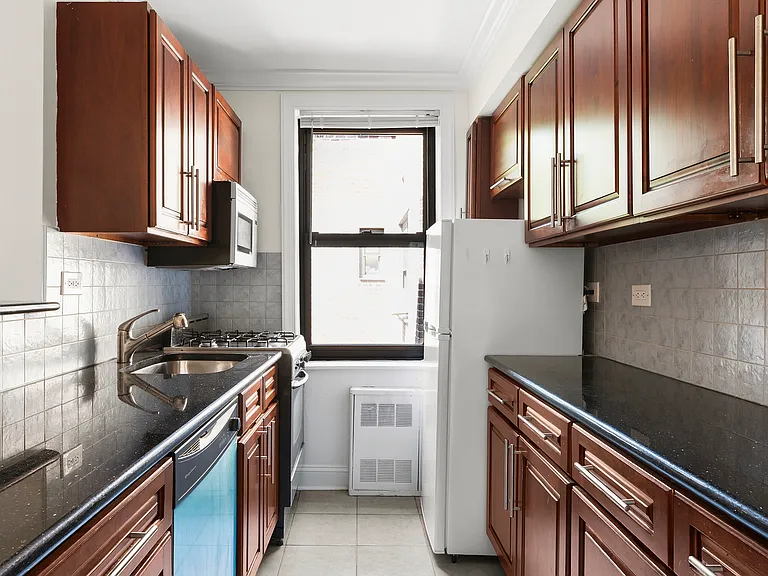 295 Bennett Ave #8G — Photo 2