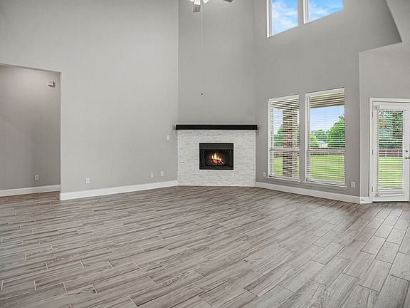 3rd image of 140 Crystal Lake Ln