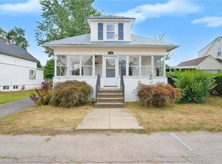 48 Beechcrest St, Warwick, RI 02888