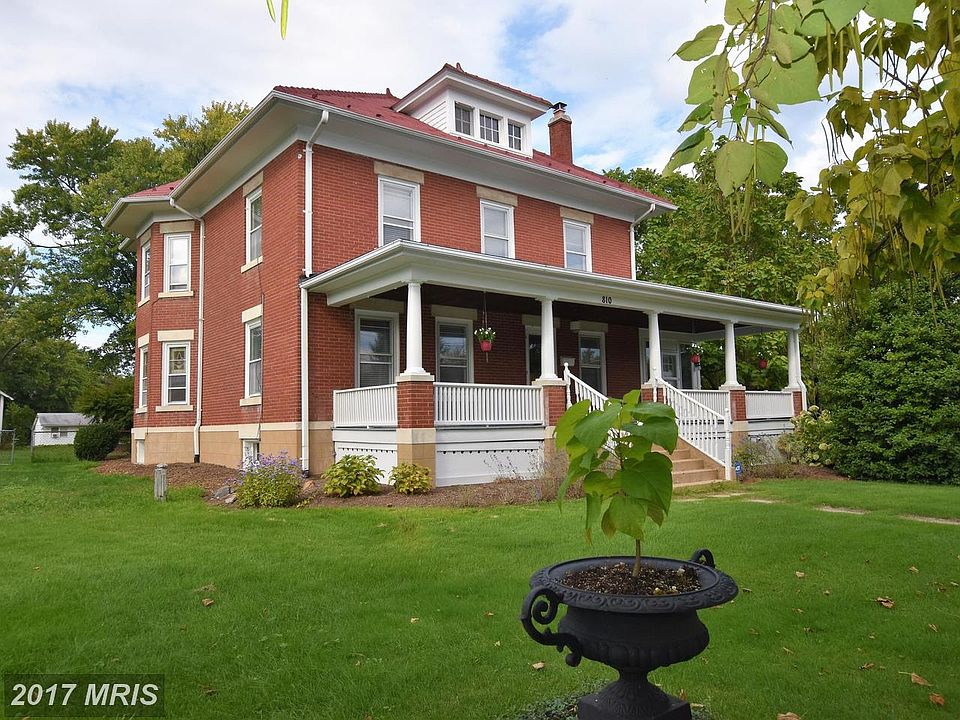 1st image of 810 Elden St