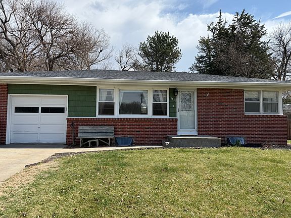 2nd image of 1831 Sunny Hill Rd