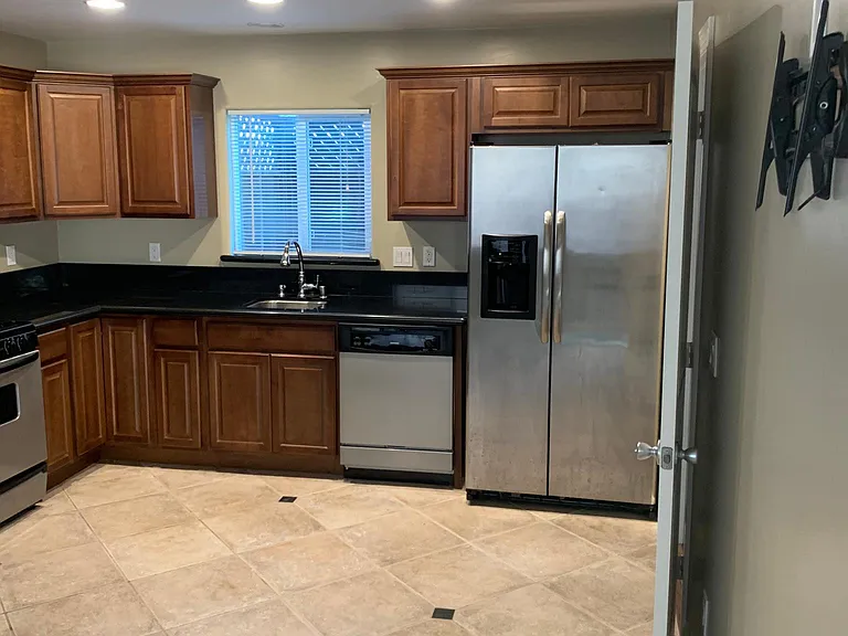 1302 Moreno Way #B — Photo 5