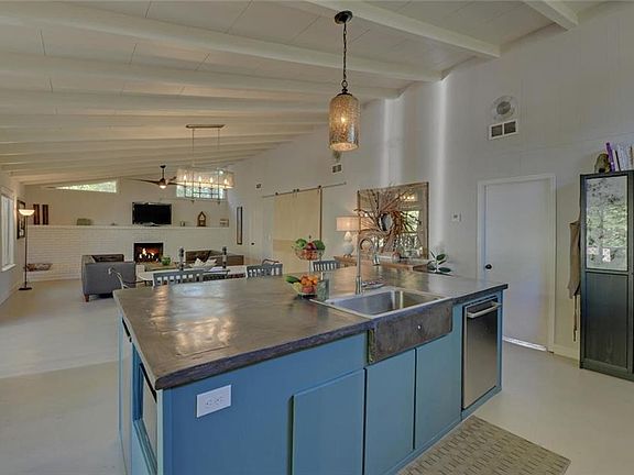 4th image of 7402 Beachwood Dr
