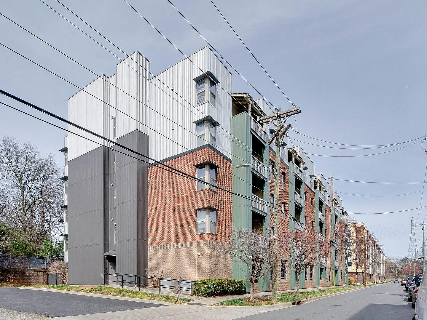Beautifully updated and clean top floor studio minutes from uptown and historic Wesley Heights ne... — Photo 1