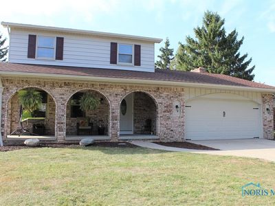 40 Applewood Dr, Oregon, OH, 43616