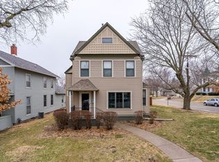 420 W 4th St, Muscatine, IA 52761