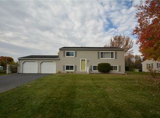 129 Strawberry Hill Rd, Rochester, NY 14623
