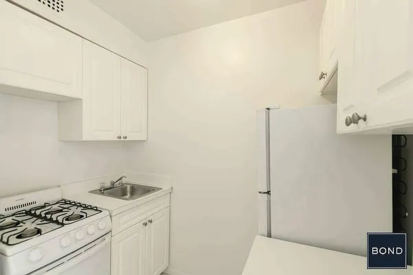 Rented by Bond New York | media 4