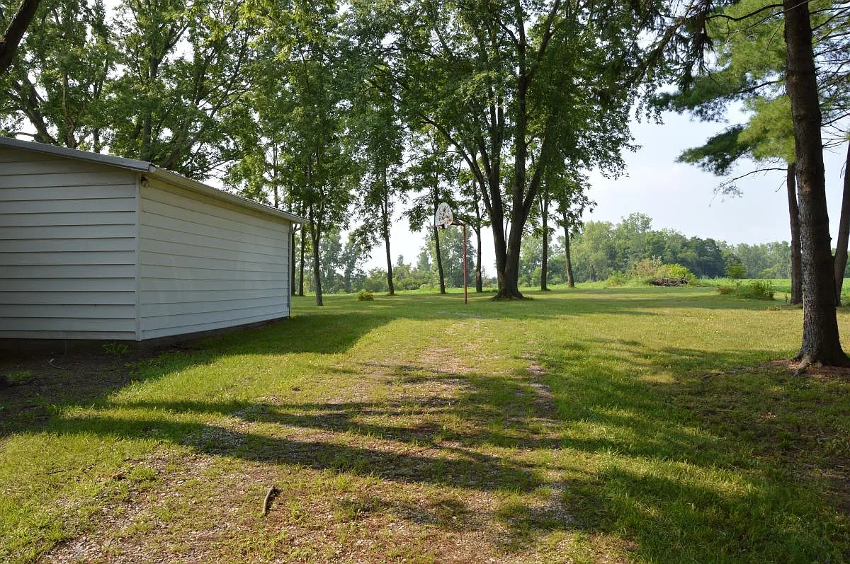 3 bed, 1.5 bath, 1696 sqft, $1,995 — Photo 3