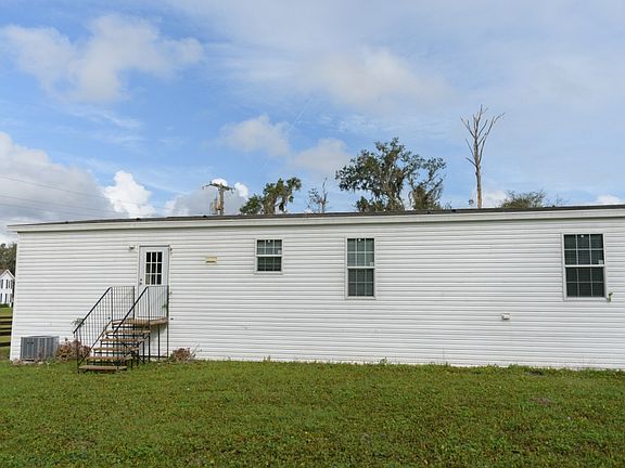3rd image of 302 SE McCray Ave