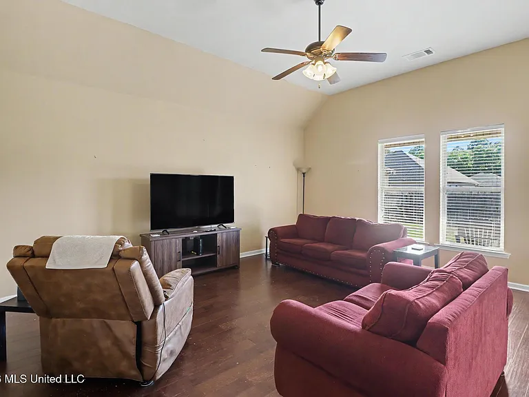 15181 Oberlin Ave — Photo 3