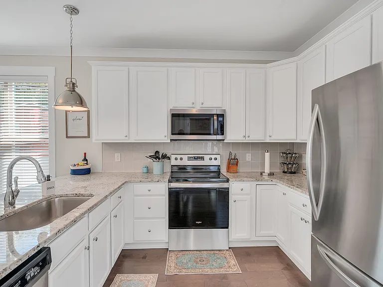 510 Eugene St — Photo 12