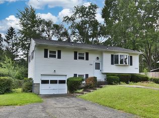 1359 Lehigh Station Rd, Henrietta, NY 14467