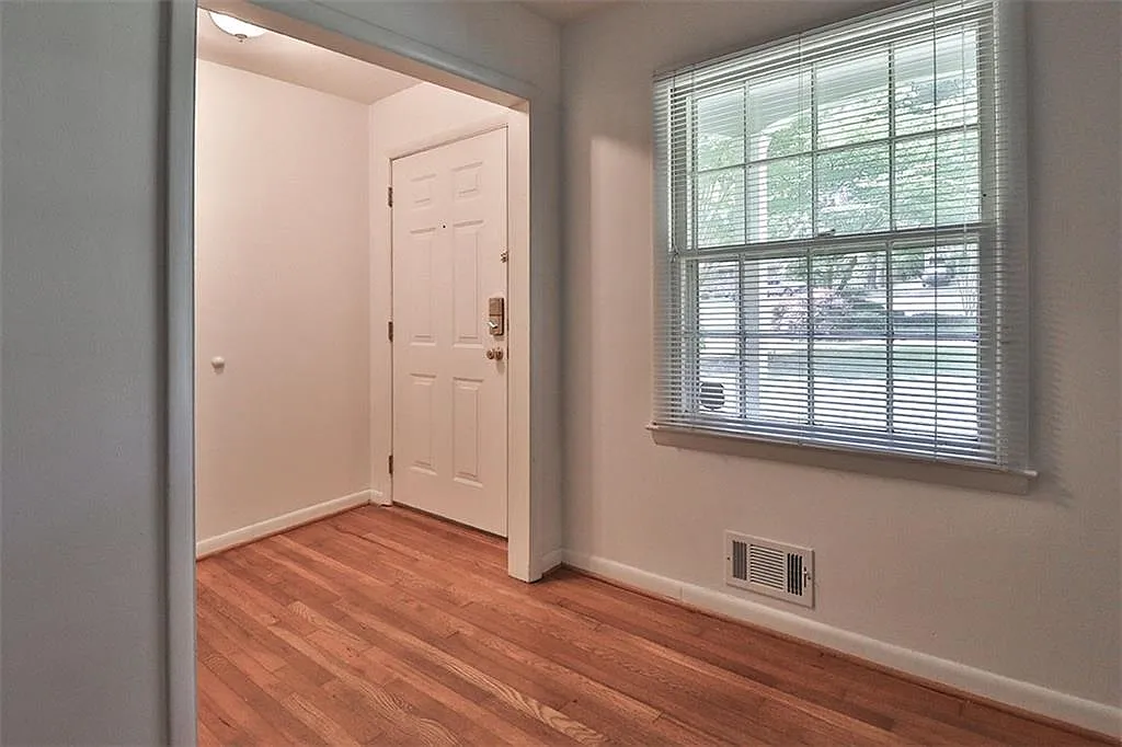 2 bed, 1.5 bath, 1314 sqft, $2,350 — Photo 3