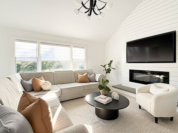 2nd image of 121 Ponquogue Ave #C