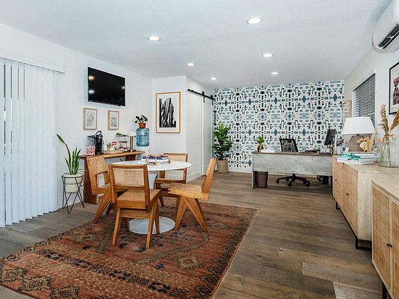 Leasing Lounge
