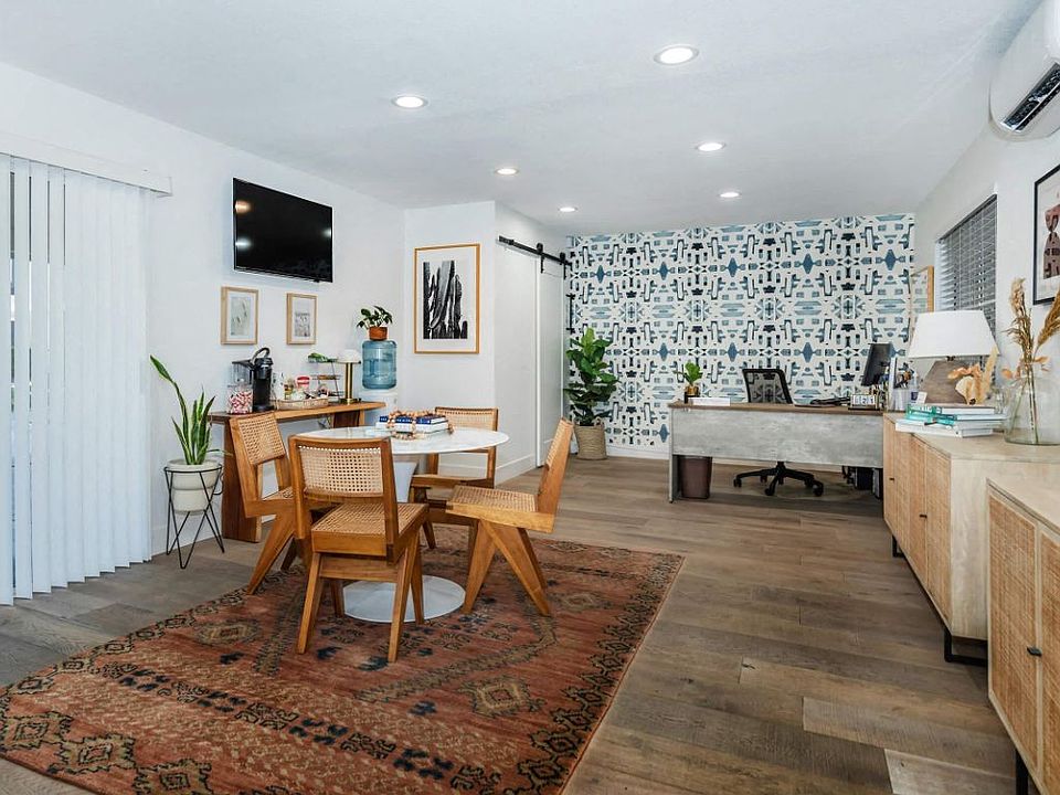Leasing Lounge