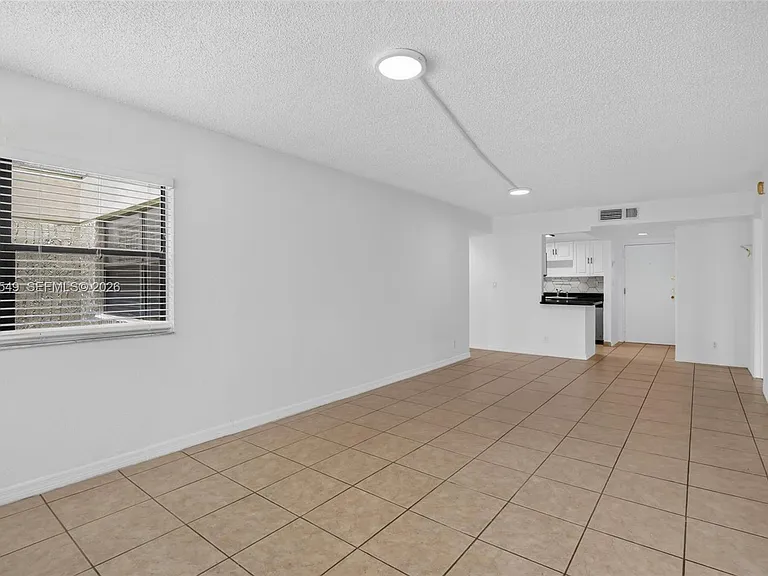 220 Lakeview Dr #210 — Photo 15