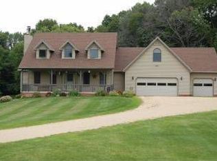 8283 N 5 Corners Rd, Lena, IL 61048