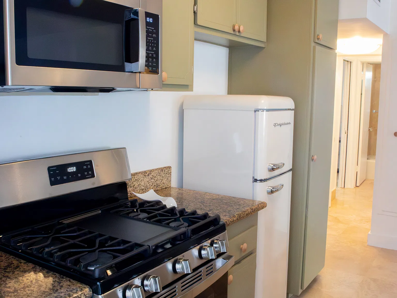 2 bed, 1000 sqft, $6,750 — Photo 3