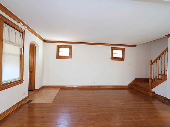 3rd image of 5424 S Oak Park Ave